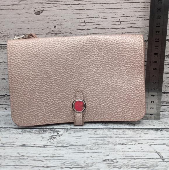 ✨Freebie✨ Wristlet - Picture 5 of 6